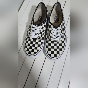 Vans Unisex Black and White Checkered Sneakers. Size: 7.5M / 9W
